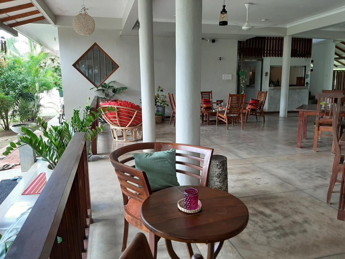 Weligama Ocean Breeze Hotel ภายนอก รูปภาพ